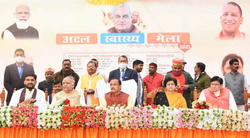 डा0 दिनेश शर्मा ने डीएवी कॉलेज में आयोजित अटल स्वास्थ्य मेले का उद्घाटन किया