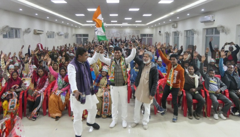 कानपुर देहात के कोरी समाज के सैकड़ों लोगों ने कांग्रेस पार्टी की सदस्यता ग्रहण की