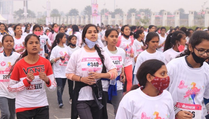 लखनऊ मैराथन में लड़कियों की ललकार, बौनी दिखी भाजपा सरकार