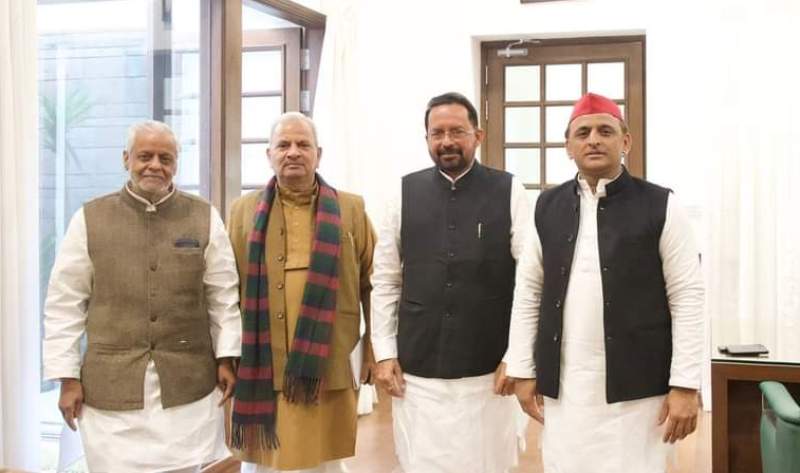 बलिया के पूर्व भाजपा विधायक राम इकबाल सिंह समाजवादी पार्टी में शामिल