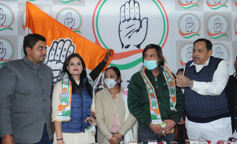 कई क्षेत्रों के लोग कांग्रेस में हो रहे शामिल, बढ़ रहा कांग्रेस का कुनबा: नसीमुद्दीन सिद्दीकी