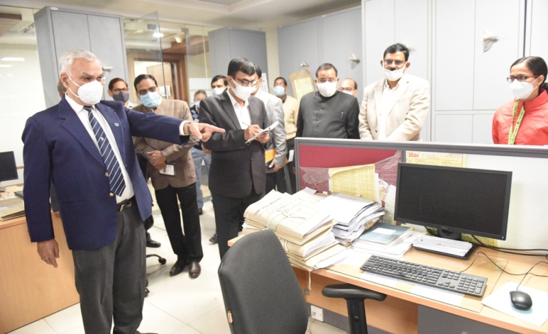 मुख्य सचिव ने लोक भवन एवं सचिवालय स्थित कार्यालयों एवं विभिन्न अनुभागों का निरीक्षण किया