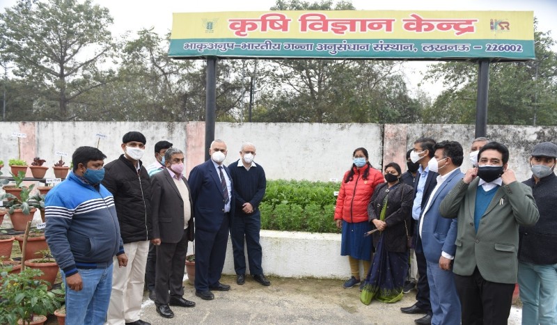 मुख्य सचिव ने भारतीय गन्ना संस्थान स्थित कृषि विज्ञान केन्द्र का निरीक्षण किया