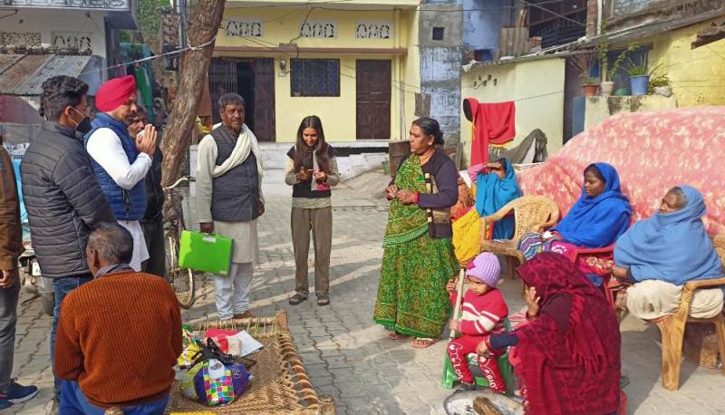लखनऊ कैंट कांग्रेस प्रत्याशी दिलप्रीत सिंह ने घर-घर जाकर लोगों से जनसंपर्क किया