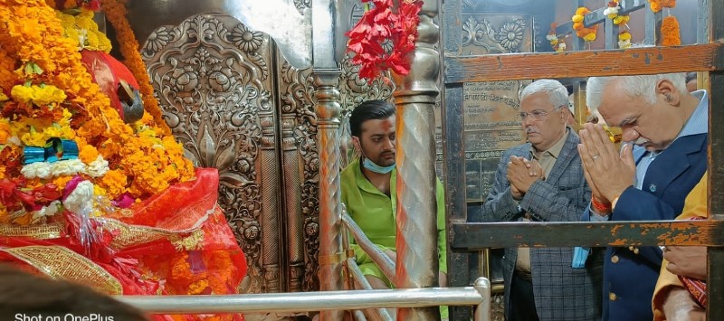 मुख्य सचिव ने विन्ध्याचल पहुॅचकर मां विन्ध्यवासिनी देवी का किया दर्शन पूजन