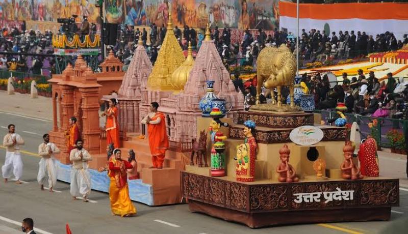 गणतंत्र दिवस परेड 2022 में राजपथ पर राज्यों द्वारा प्रस्तुत झांकी में उत्तर प्रदेश की झांकी को प्रथम पुरस्कार