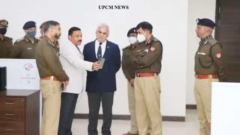 मुख्य सचिव ने #DGP के साथ सोशल मीडिया मानीटरिंग सेन्टर एवं नियंत्रण कक्ष का निरीक्षण किया