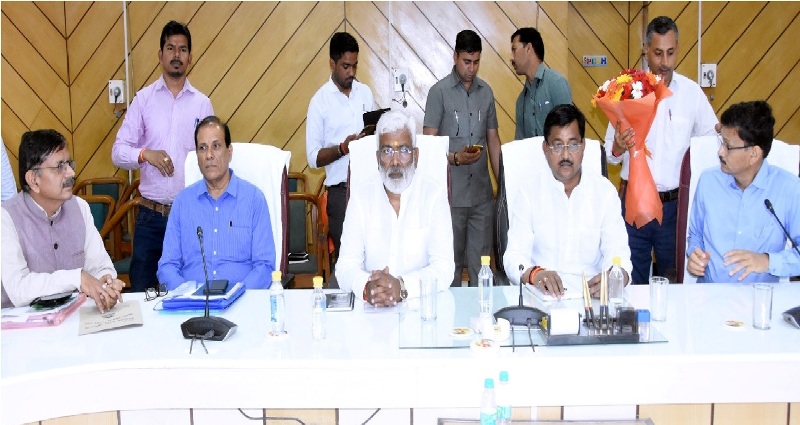 जलशक्ति मंत्री स्वतंत्र देव सिंह ने सिंचाई विभाग के उच्च अधिकारियों के साथ विभागीय समीक्षा बैठक की