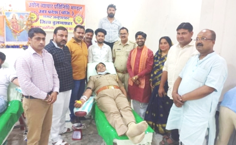 शहीद दिवस पर सीओ व कोतवाल सहित 57 लोगों ने किया रक्त दान