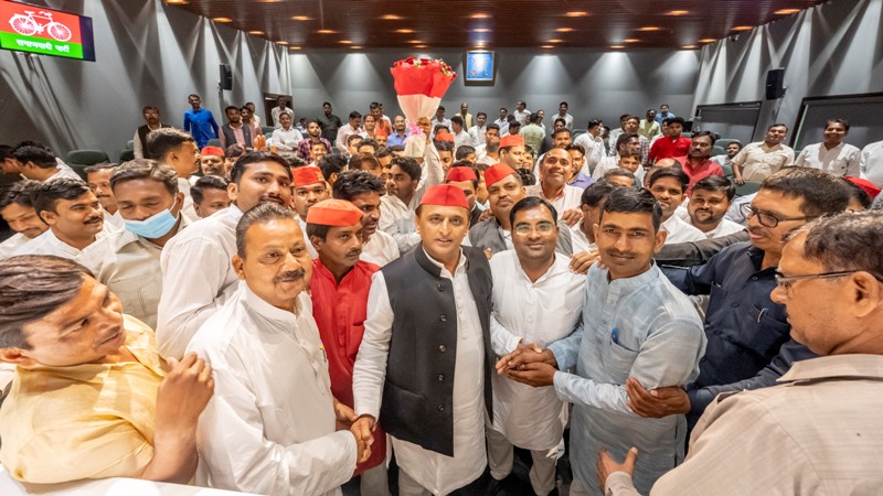 अखिलेश यादव ने तैलिक, साहू, राठौर, गुप्ता समाज के संगठन के प्रतिनिधियों से भेंट की