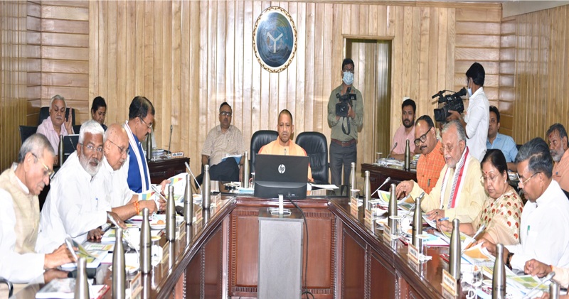 मुख्यमंत्री के समक्ष चिकित्सा एवं स्वास्थ्य सेक्टर के 05 विभागों का प्रस्तुतीकरण