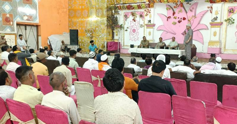 त्यौहार के मद्देनजर लोनी क्षेत्र के समस्त थानों के शांति समितियों की बैठक