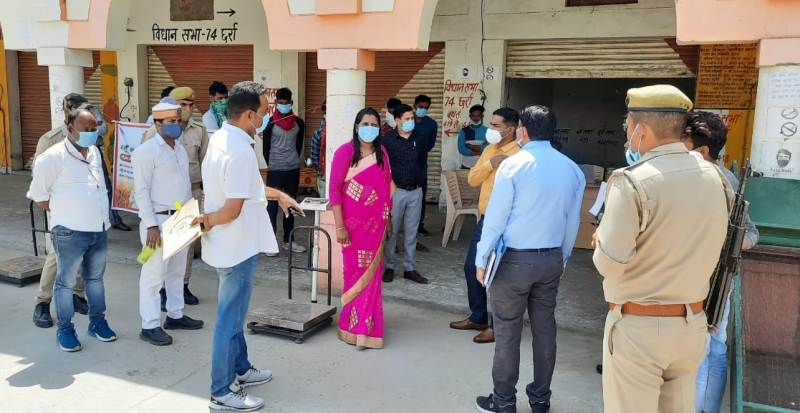 #DM अलीगढ़ ने धनीपुर मण्डी में #PCF एवं खाद्य विभाग के क्रय केन्द्रों का किया निरीक्षण