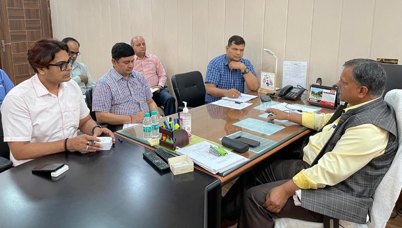 अपर मुख्य सचिव ग्राम्य विकास ने उ0प्र0 ग्रामीण सड़क विकास अभिकरण के कार्यालय का निरीक्षण किया