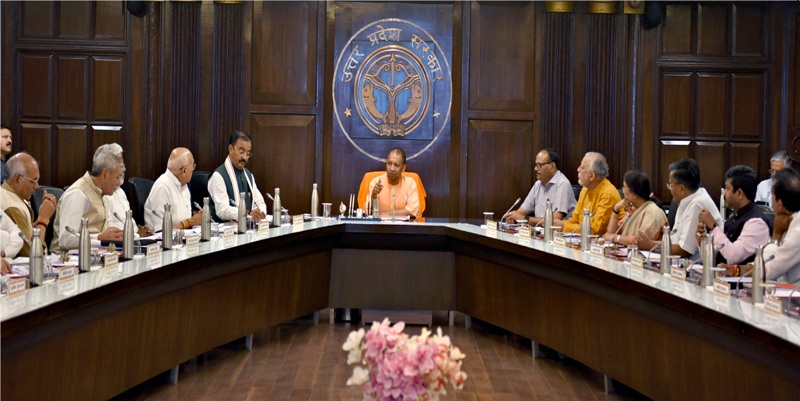 मुख्यमंत्री की अध्यक्षता में मंत्रिमण्डल के समक्ष शासन की 100 दिन की कार्ययोजना का प्रस्तुतीकरण