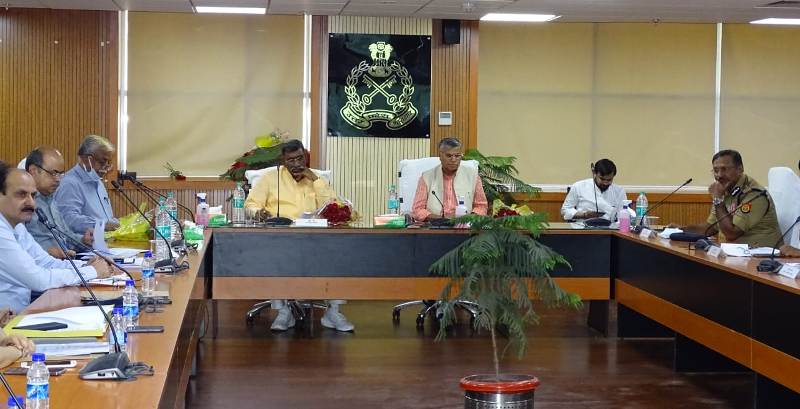 कारागार मंत्री ने अधिकारियों के साथ की बैठक, जेलों में बन्द 136 कैदी होंगे रिहा