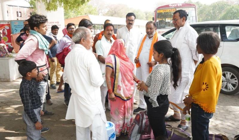 परिवहन मंत्री ने मिर्जापुर के विन्ध्याचल बस अड्डे का किया औचक निरीक्षण