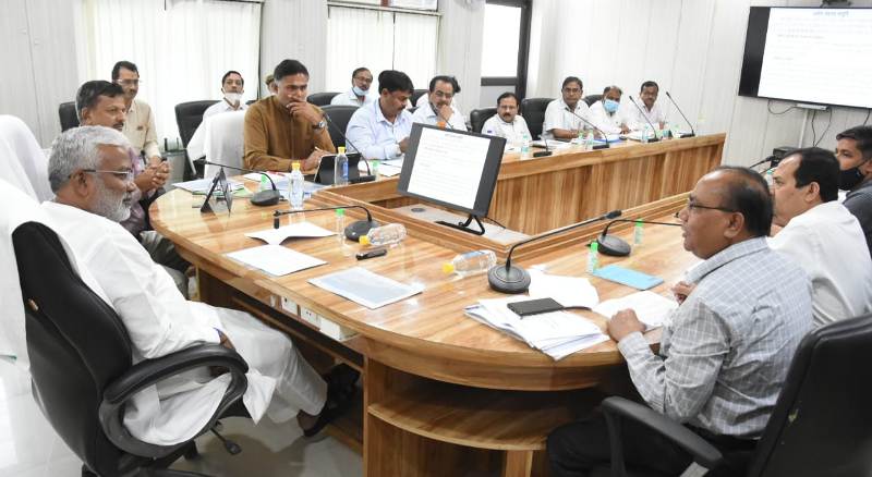 जलशक्ति मंत्री ने नमामि गंगे और ग्रामीण जलापूर्ति के अधिकारियों के साथ समीक्षा बैठक की
