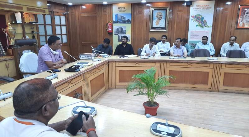 पहले सील करो, फिर डील करो ! उसके बाद प्रर्वतन कार्यों के सम्बंध में समीक्षा बैठक करो