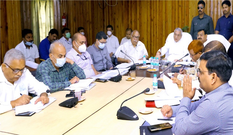 किसानों के गन्ना मूल्य भुगतान को प्राथमिकता दें चीनी मिलें: गन्ना मंत्री