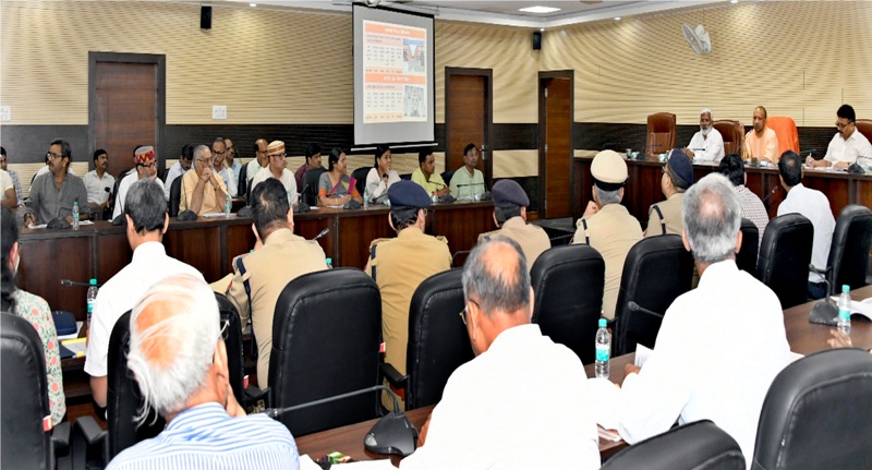 CM Yogi held a review meeting regarding the progress of development works and law and order in Varanasi.