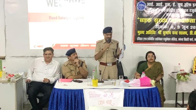 ‘सड़क सुरक्षा जागरूकता अभियान’ के अन्तर्गत पोस्टर मेकिंग, स्लोगन राइटिंग और प्रभात फेरी का आयोजन