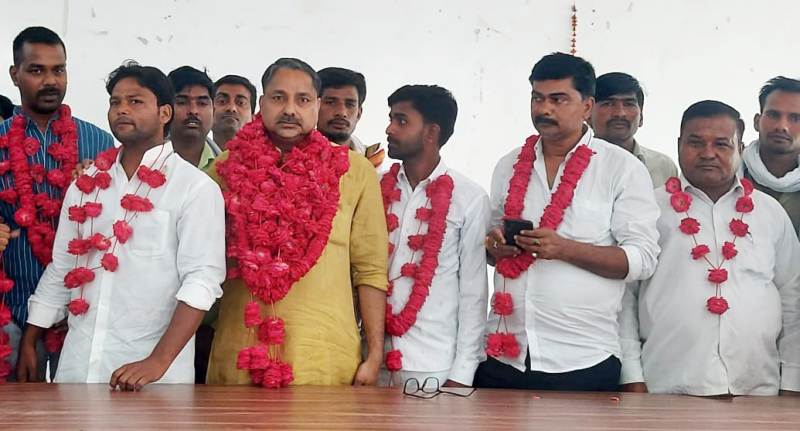 प्रधानों ने उठाया ग्राम पंचायतों में धन की कमी का मुद्दा: डॉ अखिलेश सिंह