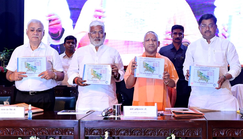 उत्तर प्रदेश के मुख्यमंत्री योगी आदित्यनाथ ने कहा कि आदिकाल से ही भारतीय मनीषा ने जल को बहुत पवित्र भाव के साथ देखा था। पृथ्वी सूक्त में सम्पूर्ण ब्रह्माण्ड के कल्याण के साथ ही जल के कल्याण की बात भी निहित है। भारतीय मनीषा इस बात को जानती है कि जीव-जन्तु और सृष्टि की कल्पना जल के बगैर नहीं की जा सकती। इस परिकल्पना को साकार करने के लिए अलग-अलग कालखण्ड में लोगों द्वारा जल संरक्षण के पवित्र कार्य के रूप में तालाब तथा कुआं खुदवाने जैसे कार्य किये जाते थे। उस समय पाइप पेयजल की परियोजनाएं नहीं थीं।