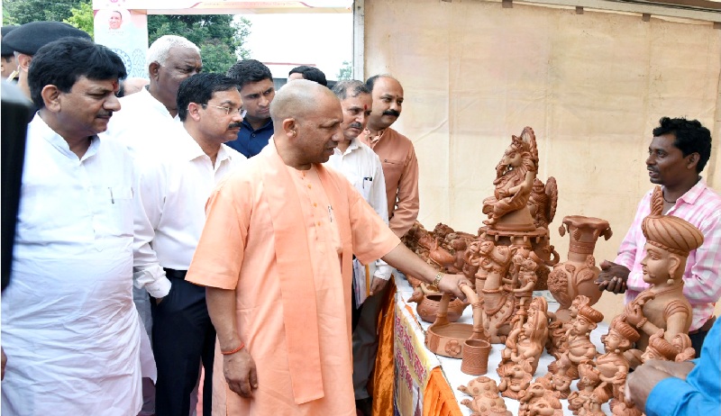 सीएम योगी आदित्यनाथ ने जनपद गोरखपुर में ‘वृहद रोजगार मेले’ का शुभारम्भ किया