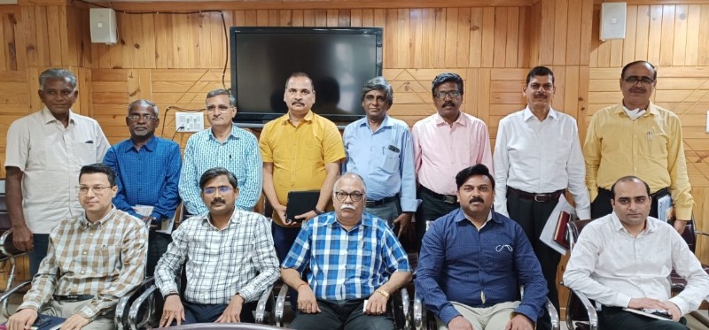 तमिलनाडु से स्टडी टूर पर उ.प्र. आये 5 सदस्यीय प्रतिनिधि मंडल के साथ गन्ना विभाग के अधिकारियों की बैठक