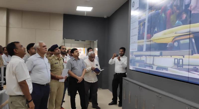 Chief Secretary reviews progress of ongoing development and construction projects in Varanasi