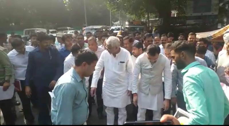 मंत्री ज़ितिन प्रसाद ने महाराणा प्रताप मार्ग पर कराये जा रहे मार्ग सुधार कार्य का औचक निरीक्षण किया